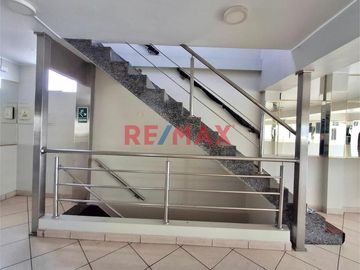 Venta De Local Comercial De 5 Pisos En Av. Universitaria Norte. San Martin De Porres