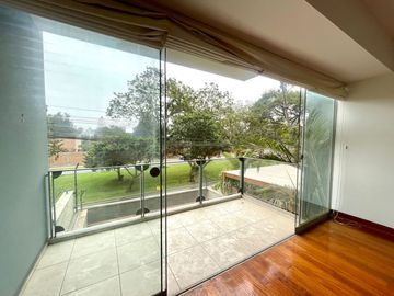 VENDO LINDO DEPARTAMENTO EN CHACARILLA, SURCO, FRENTE A COLEGIO SANTA MARÍA, LINDA VISTA A JARDINES Y A METROS DE PARQUE🌿
