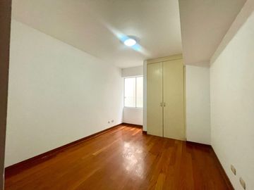 VENDO LINDO DEPARTAMENTO EN CHACARILLA, SURCO, FRENTE A COLEGIO SANTA MARÍA, LINDA VISTA A JARDINES Y A METROS DE PARQUE🌿