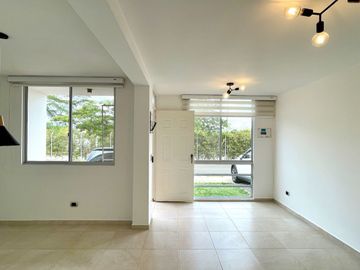 Extraordinaria casa con 117 m2 en Sol de Galicia Conjunto Residencial. Cerritos. Galicia. Pereira - Colombia.