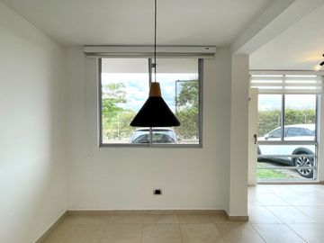 Extraordinaria casa con 117 m2 en Sol de Galicia Conjunto Residencial. Cerritos. Galicia. Pereira - Colombia.