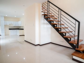 Preselling Townhouse in Leonore  Montereal Street, Town & Country West, Molino 3 Bacoor -EGR
