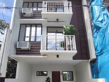 On-going Construction 3 Storey Townhouse in Karuhatan Valenzuela w/ 4BR-JV2