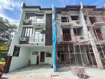 On-going Construction 3 Storey Townhouse in Karuhatan Valenzuela w/ 4BR-JV2