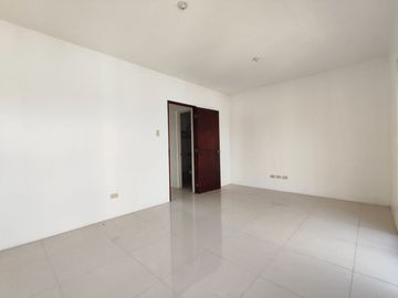 3-Storey 4 Bedroom Townhouse For Sale Located in Viente Reales Valenzuela City-JV2