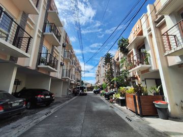 3-Storey 4 Bedroom Townhouse For Sale Located in Viente Reales Valenzuela City-JV2