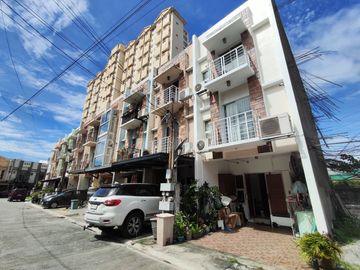 3-Storey 4 Bedroom Townhouse For Sale Located in Viente Reales Valenzuela City-JV2
