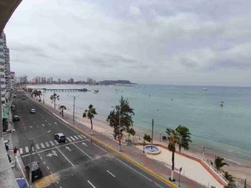 Departamento frente al malecón de Salinas