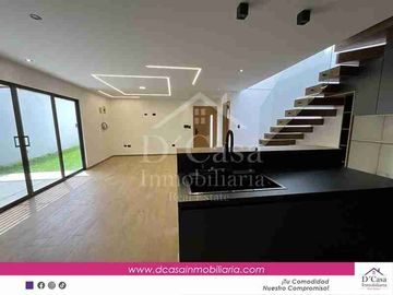 Vendo Casa 3 dormitorios jsrdin y 2 garajes