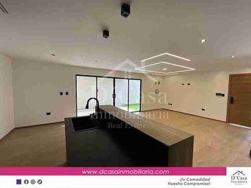 Vendo Casa 3 dormitorios jsrdin y 2 garajes
