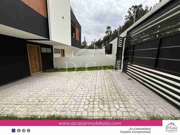 Vendo Casa 3 dormitorios jsrdin y 2 garajes