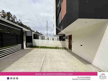 Vendo Casa 3 dormitorios jsrdin y 2 garajes