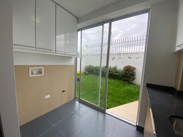 CASA DE VENTA EN CONJUNTO PRIVADO EN TUMBACO SECTOR GONZALO PIZARRO