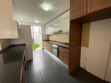CASA DE VENTA EN CONJUNTO PRIVADO EN TUMBACO SECTOR GONZALO PIZARRO