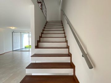 CASA DE VENTA EN CONJUNTO PRIVADO EN TUMBACO SECTOR GONZALO PIZARRO
