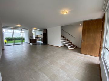 CASA DE VENTA EN CONJUNTO PRIVADO EN TUMBACO SECTOR GONZALO PIZARRO