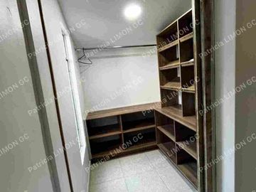 Se vende casa en el castillo