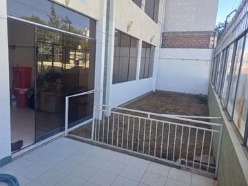 Vendo amplio departamento primer piso cerca a estadio de la UNSA $ 172,000 negociable