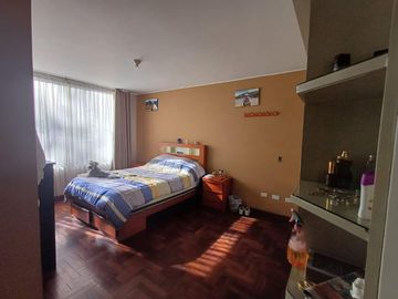 Vendo amplio departamento primer piso cerca a estadio de la UNSA $ 172,000 negociable