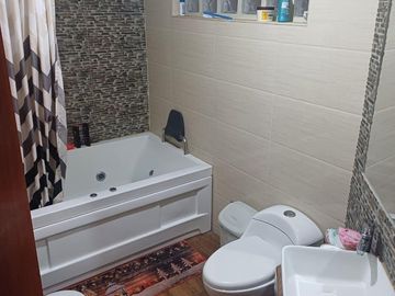 Vendo amplio departamento primer piso cerca a estadio de la UNSA $ 172,000 negociable