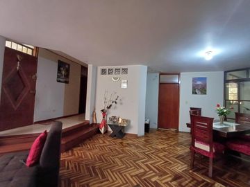 Vendo amplio departamento primer piso cerca a estadio de la UNSA $ 172,000 negociable
