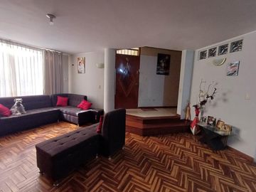Vendo amplio departamento primer piso cerca a estadio de la UNSA $ 172,000 negociable
