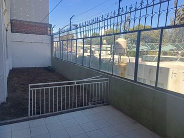 Vendo amplio departamento primer piso cerca a estadio de la UNSA $ 172,000 negociable