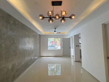 CASA EN VENTA REMODELADA EN CAUCEL OPORTUNIDAD