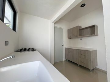 CASA EN VENTA REMODELADA EN CAUCEL OPORTUNIDAD