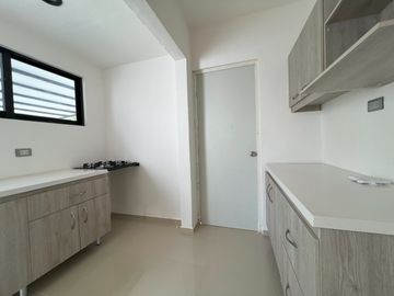 CASA EN VENTA REMODELADA EN CAUCEL OPORTUNIDAD