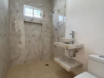CASA EN VENTA REMODELADA EN CAUCEL OPORTUNIDAD