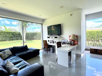 SE VENDE LUJOSA CASA CAMPESTRE - SECTOR EL CAIMO