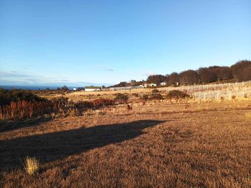 Hermosa Parcela de 9.6 ha (casa nueva, galpones e invernaderos), ideal para realizar un proyecto de Inversión