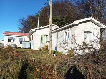 Hermosa Parcela de 9.6 ha (casa nueva, galpones e invernaderos), ideal para realizar un proyecto de Inversión