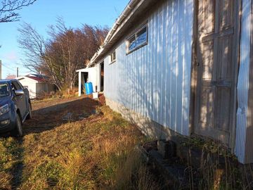 Hermosa Parcela de 9.6 ha (casa nueva, galpones e invernaderos), ideal para realizar un proyecto de Inversión