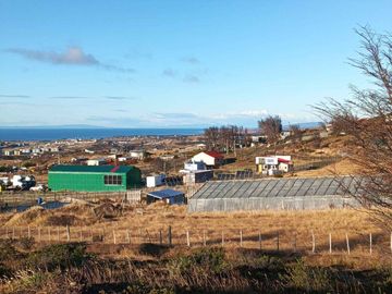 Hermosa Parcela de 9.6 ha (casa nueva, galpones e invernaderos), ideal para realizar un proyecto de Inversión