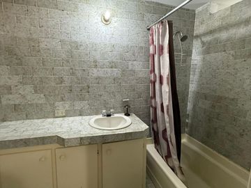Cómodo Departamento Amoblado en Alquiler – Urdesa, Planta Baja