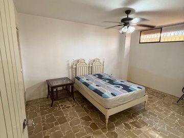 Cómodo Departamento Amoblado en Alquiler – Urdesa, Planta Baja