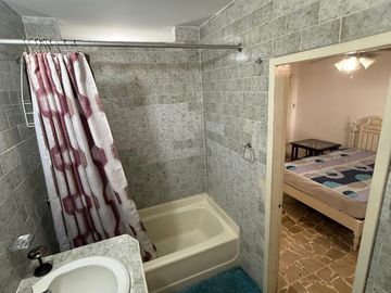 Cómodo Departamento Amoblado en Alquiler – Urdesa, Planta Baja