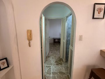 Cómodo Departamento Amoblado en Alquiler – Urdesa, Planta Baja