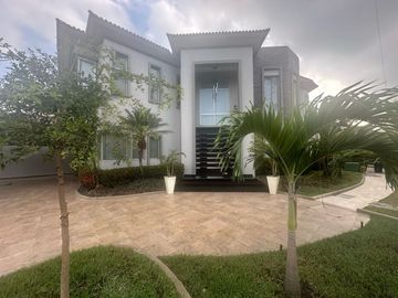 VENTA CASA ESTANCIAS DEL RIO