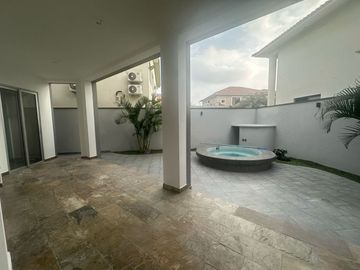 VENTA CASA ESTANCIAS DEL RIO
