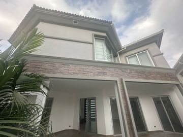 VENTA CASA ESTANCIAS DEL RIO