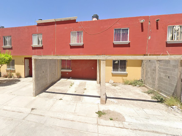 CASA EN VENTA  CON EXCELENTE EN UBUCACION, LAGOS DE MONTEBELLO 707 L 55 M 7 LAS NUBES TUXTLA GUTIÉRREZ TUXTLA GUTIERREZ C.P. 29087 CHIAPAS	LAS NUBES	T