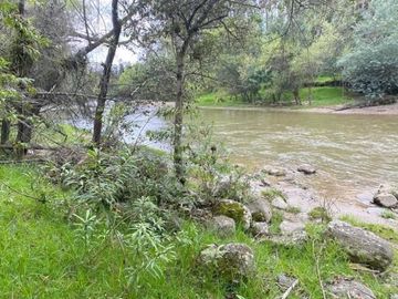 Finca en venta 7.6 hectáreas de terreno y elegante casa a 8km de Gualaceo - Azuay