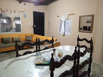 Venta de casa en la Urb, Playa Sol , Playas Villamil.