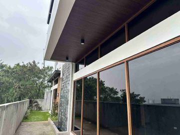 Brand-New House with Overlooking View in Sun Valley Estates, Antipolo City