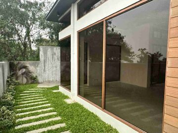 Brand-New House with Overlooking View in Sun Valley Estates, Antipolo City