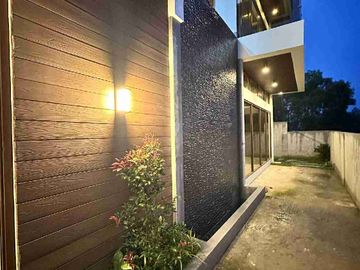 Brand-New House with Overlooking View in Sun Valley Estates, Antipolo City