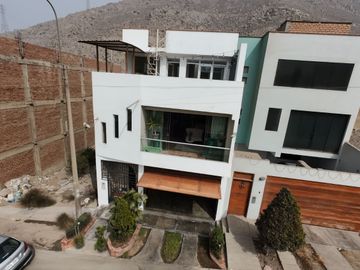 Vendo Casa en La Urb. Mirasol de Huampani